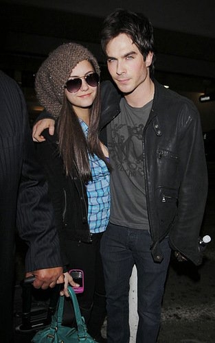 nina-dobrev--28930221-m549x500 - ��� �����������