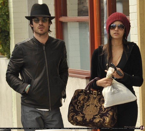 nina-dobrev-e5151e4f0f9c0ab4c158 - ��� �����������